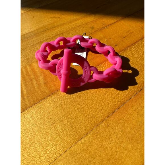 Marc by Marc Jacobs Pop Pink TurnLock Rubber Stretch Bracelet One Size NWT - Picture 4 of 8